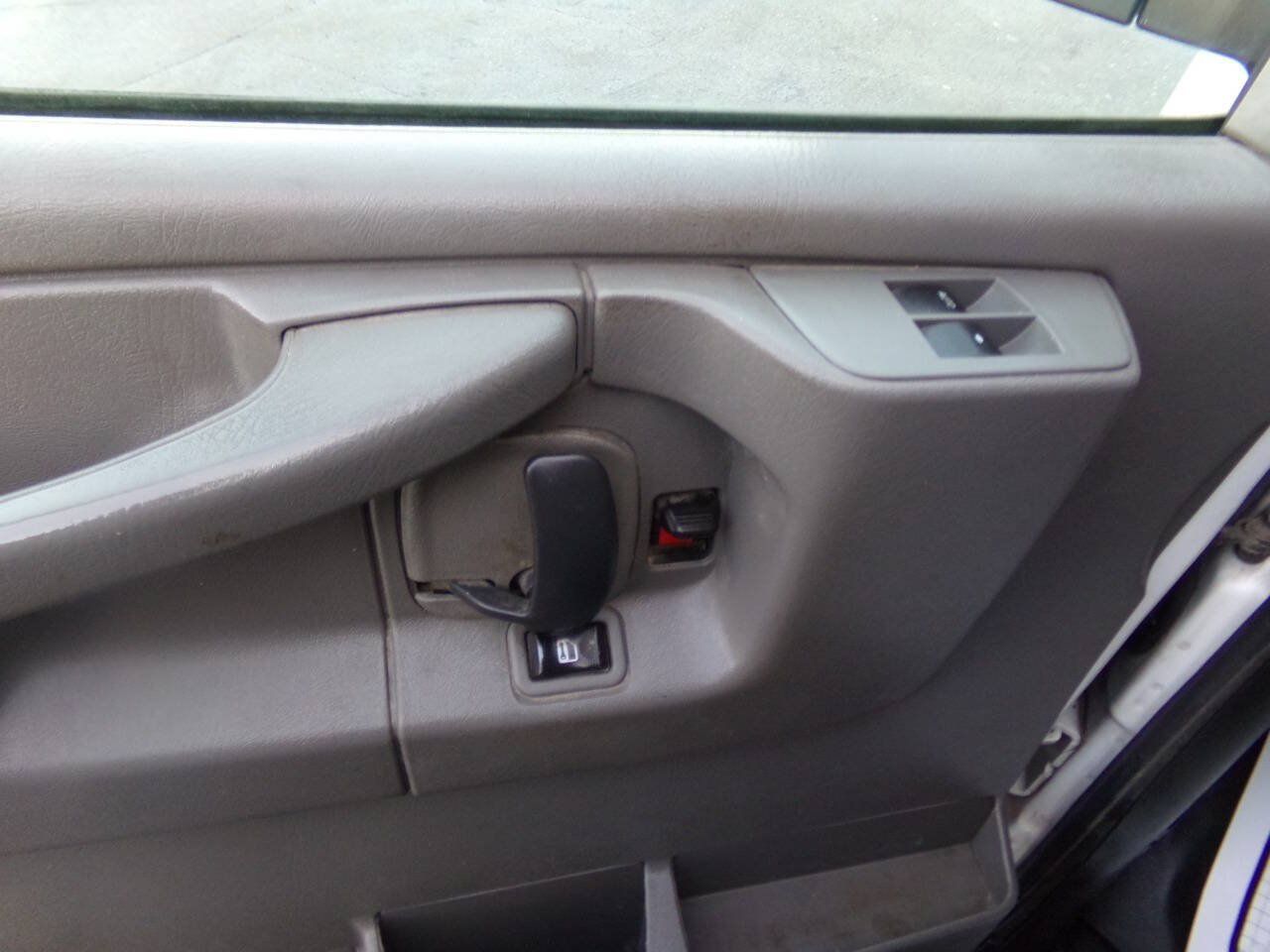 Used 2015 Chevrolet Express 2500 RWD image 23