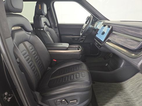 Used 2022 Rivian R1T Launch Edition image 23