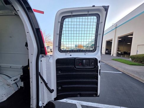 Used 2014 Chevrolet Express 2500 image 32