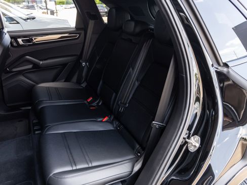 Certified 2023 Porsche Cayenne AWD/4WD image 35