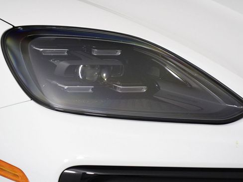 Certified 2024 Porsche Cayenne AWD/4WD image 28