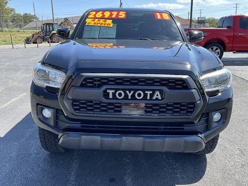 Used 2018 Toyota Tacoma TRD Off-Road AWD/4WD image 8