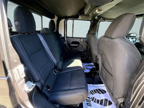 Used 2021 Jeep Gladiator Willys image 25
