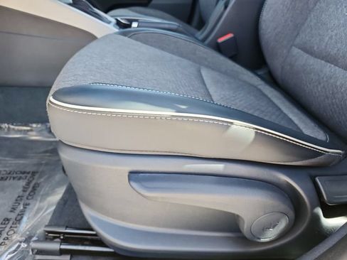 Used 2023 Hyundai Venue Limited FWD image 26
