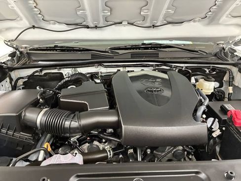Used 2022 Toyota Tacoma SR AWD/4WD image 11