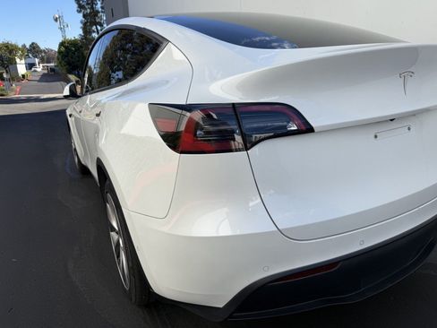Used 2022 Tesla Model Y Long Range AWD/4WD image 10