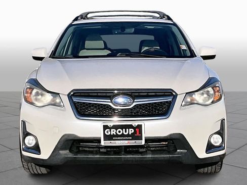 Used 2017 Subaru Crosstrek 2.0i Premium w/ Moonroof Package image 4