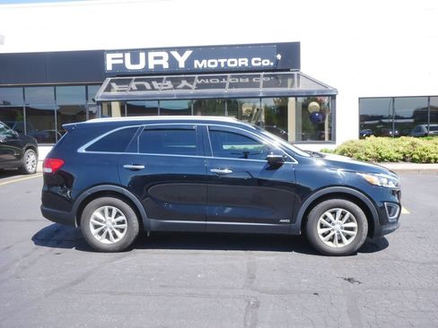 Used 2017 Kia Sorento AWD w/ LX Convenience Package image 1