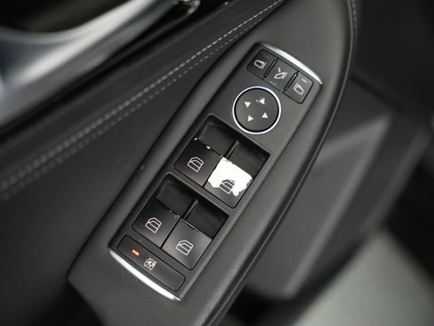 Used 2019 INFINITI QX30 w/ Navigation Package image 40