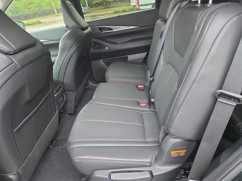 Used 2026 INFINITI QX60 Luxe w/ Family Package FWD image 7
