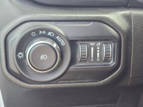 Used 2022 Jeep Wrangler Unlimited Sahara AWD/4WD image 40