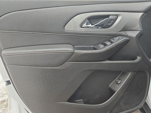 Used 2023 Chevrolet Traverse LT image 18