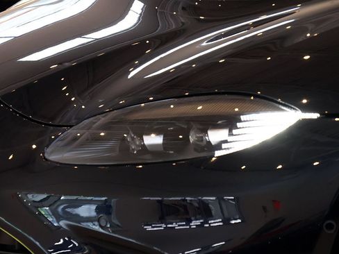 Used 2023 Aston Martin V12 Vantage RWD image 17