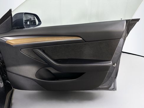 Used 2021 Tesla Model 3 Standard Range Plus image 31