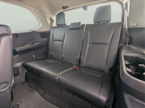 Used 2024 Toyota Grand Highlander AWD image 13