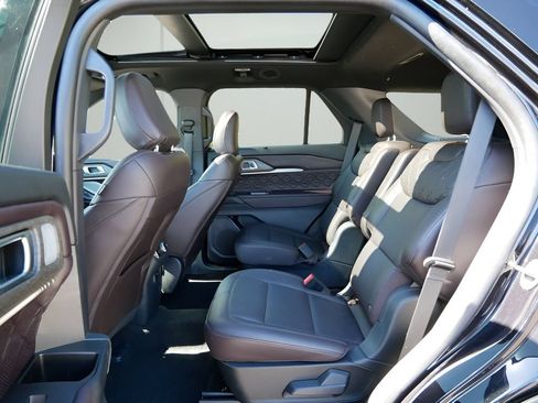 Used 2025 Ford Explorer Platinum w/ LUX Leather Package AWD/4WD image 11