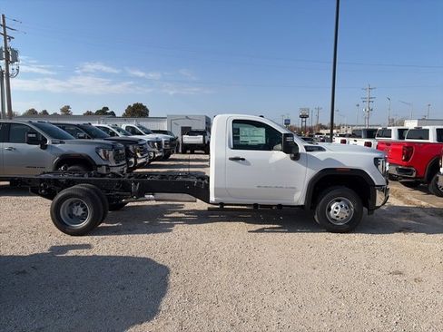 New 2026 GMC Sierra 3500 Pro image 7