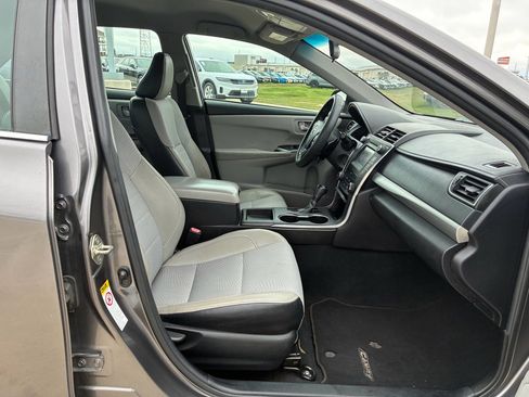 Used 2017 Toyota Camry SE image 11
