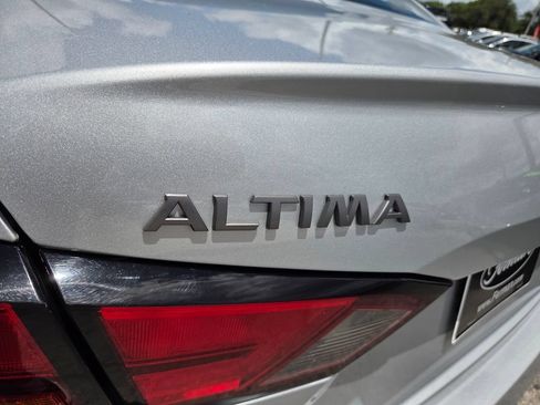 Used 2024 Nissan Altima 2.5 SV w/ SV Premium Package FWD image 11