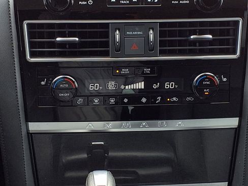 Used 2022 Nissan Armada SV w/ SV Appearance Package RWD image 16