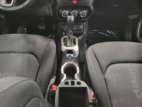 Used 2016 Jeep Renegade Latitude image 17