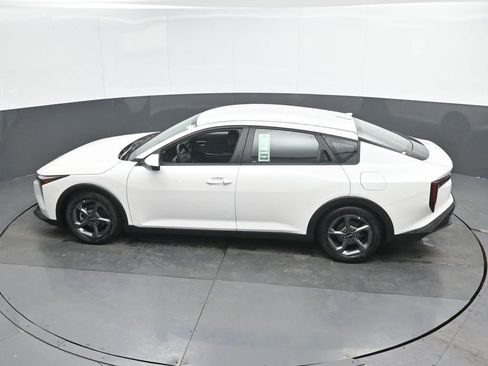 Used 2025 Kia K4 LXS image 32