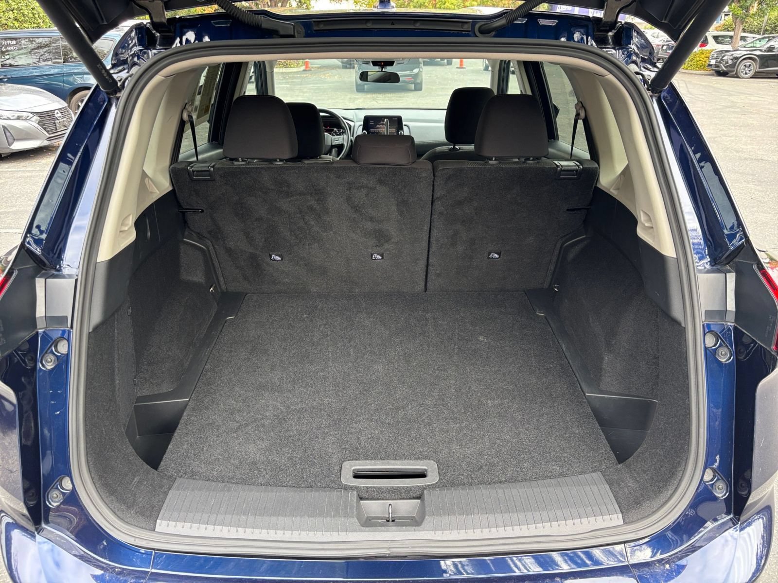 Used 2025 Nissan Rogue SV FWD image 32