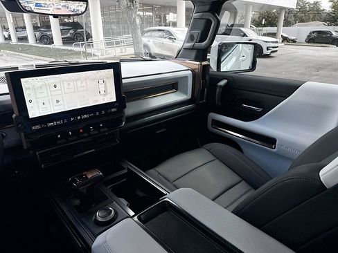 Used 2025 GMC Hummer EV 2X image 25