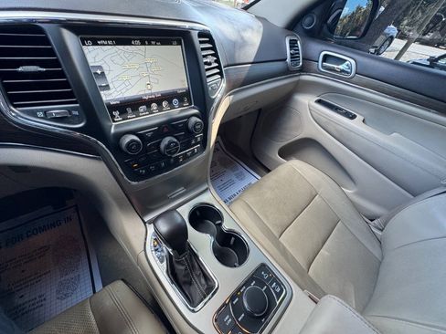 Used 2017 Jeep Grand Cherokee Overland w/ Jeep Active Safety Group AWD/4WD image 19