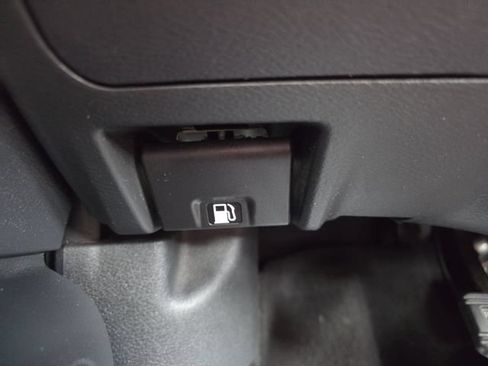Used 2025 Nissan Sentra SR FWD image 30