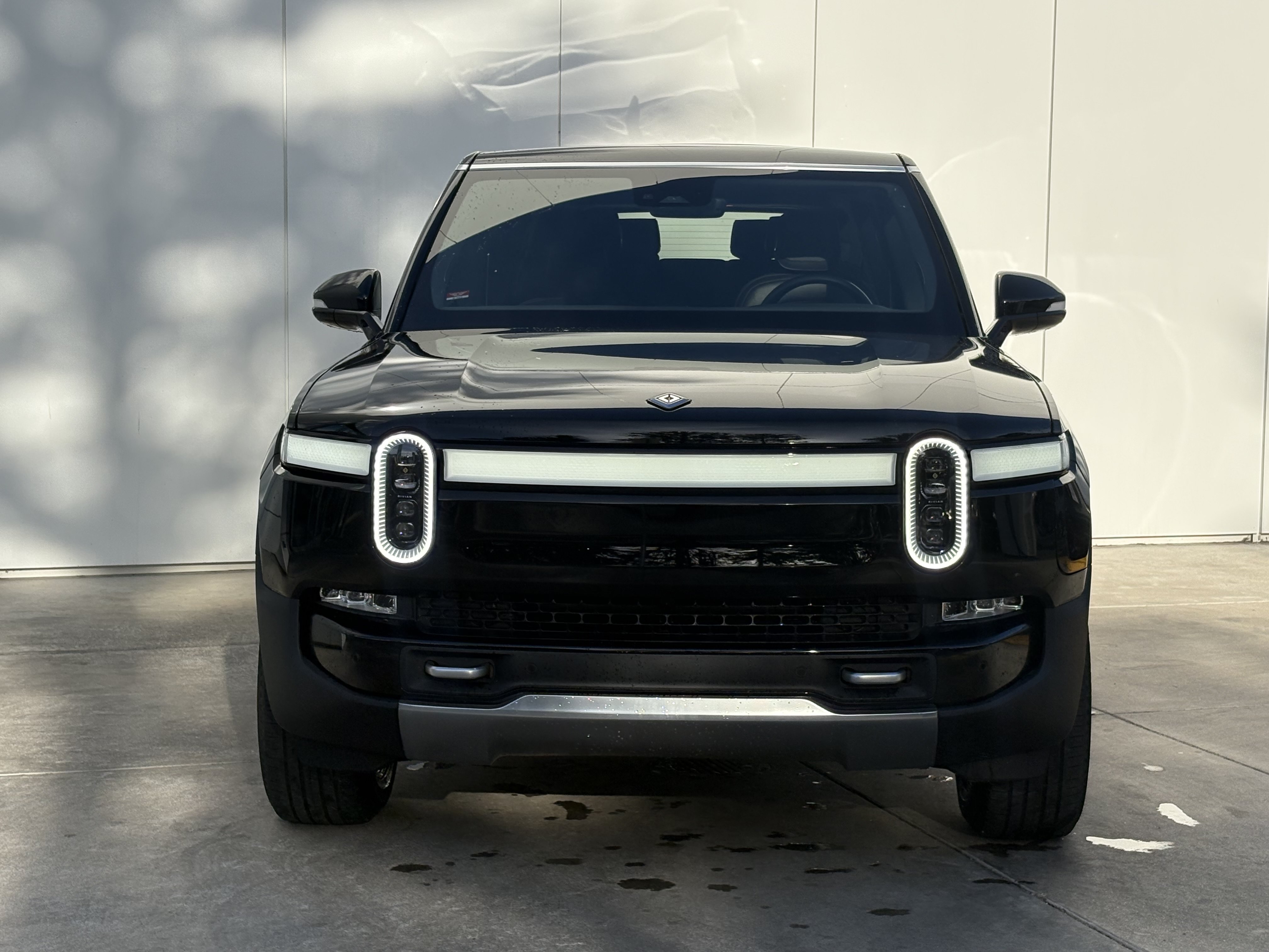 Used 2024 Rivian R1S Adventure Dual AWD/4WD image 3