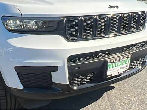 New 2025 Jeep Grand Cherokee L Laredo image 10