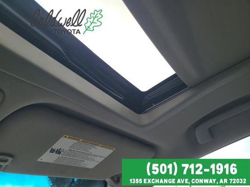 Used 2017 Toyota Sienna XLE Premium FWD image 22