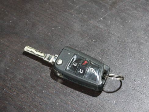 Used 2015 Volkswagen Golf S image 2