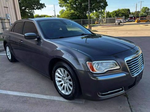 Used 2013 Chrysler 300 image 3