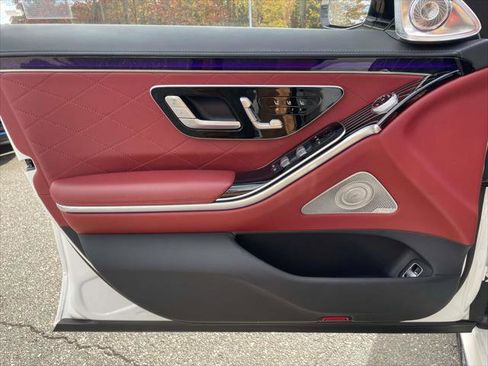 Used 2022 Mercedes-Benz S 500 4MATIC w/ AMG Line Package image 14