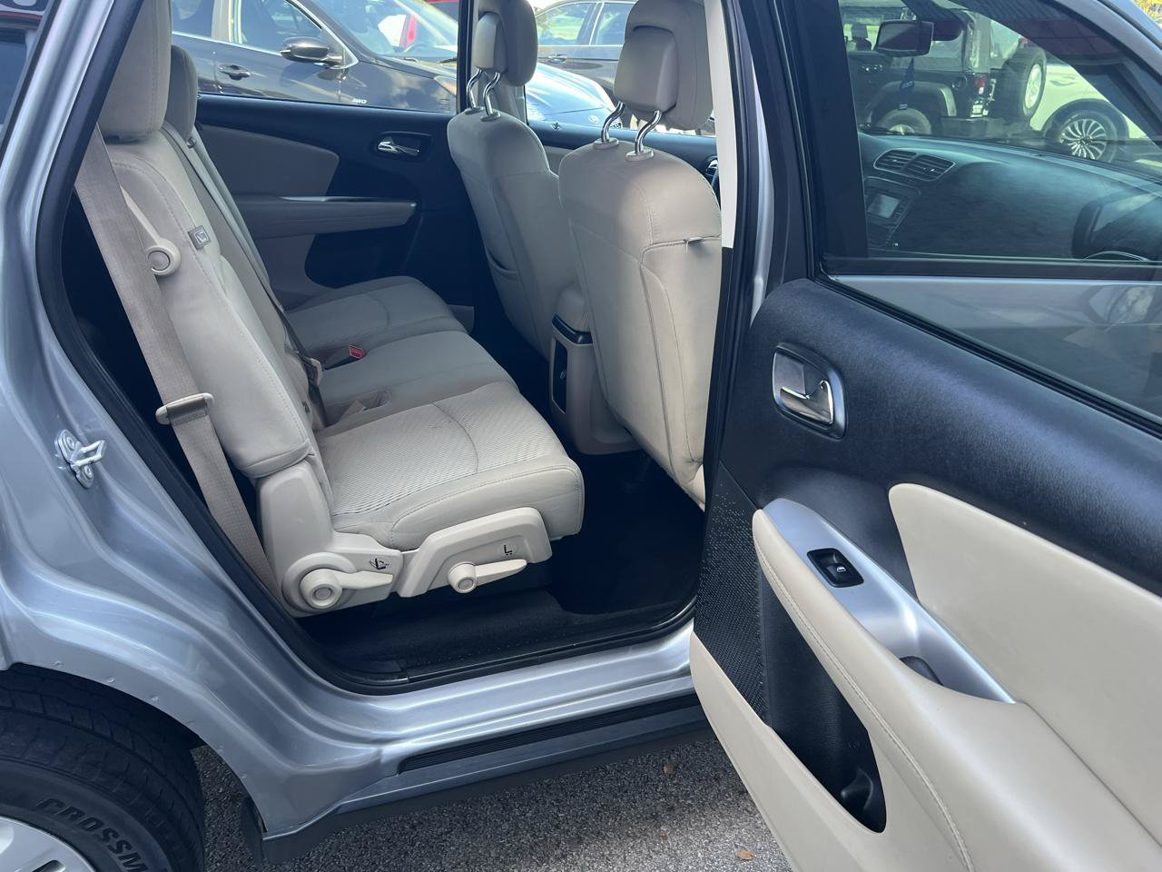 Used 2020 Dodge Journey SE FWD image 17