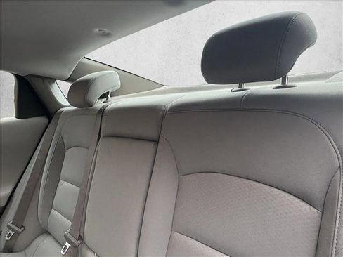 Used 2020 Chevrolet Malibu LT image 16