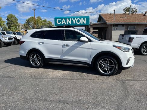 Used 2019 Hyundai Santa Fe XL image 2