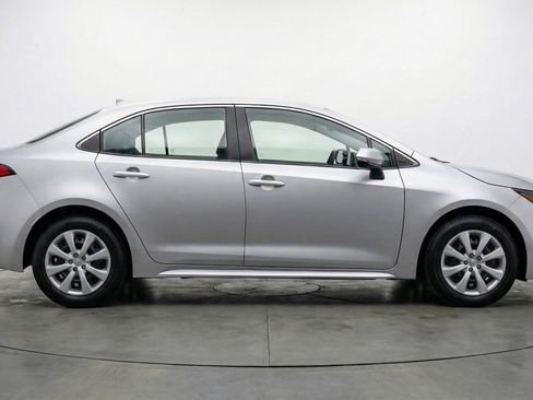 Used 2025 Toyota Corolla LE image 11