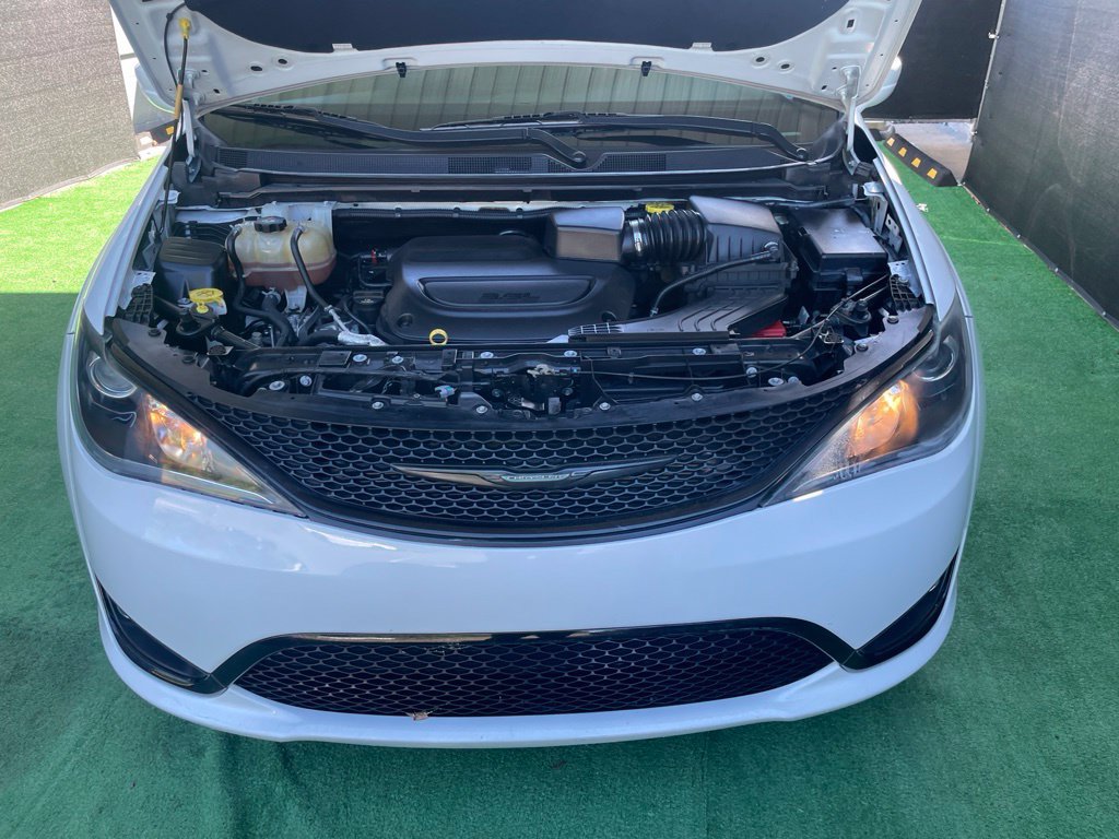 Used 2019 Chrysler Pacifica Touring-L Plus w/ S Appearance Package FWD image 37