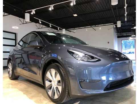Used 2023 Tesla Model Y Long Range image 7