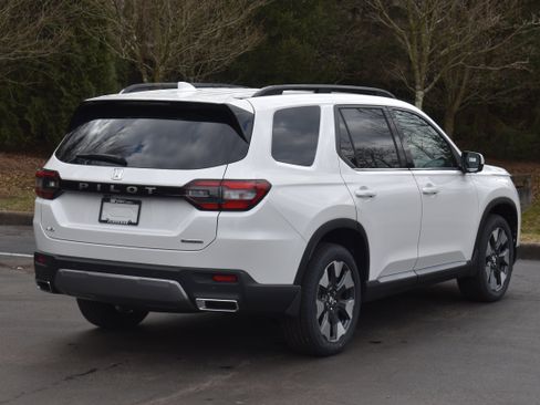 New 2026 Honda Pilot Touring image 8