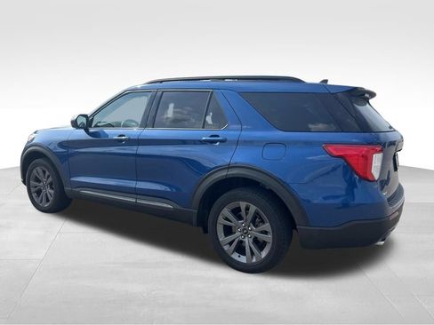 Used 2021 Ford Explorer XLT w/ Equipment Group 202A AWD/4WD image 9