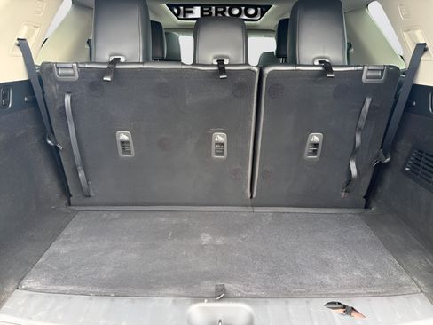 Used 2022 Nissan Pathfinder Platinum w/ Cargo Package FWD image 10