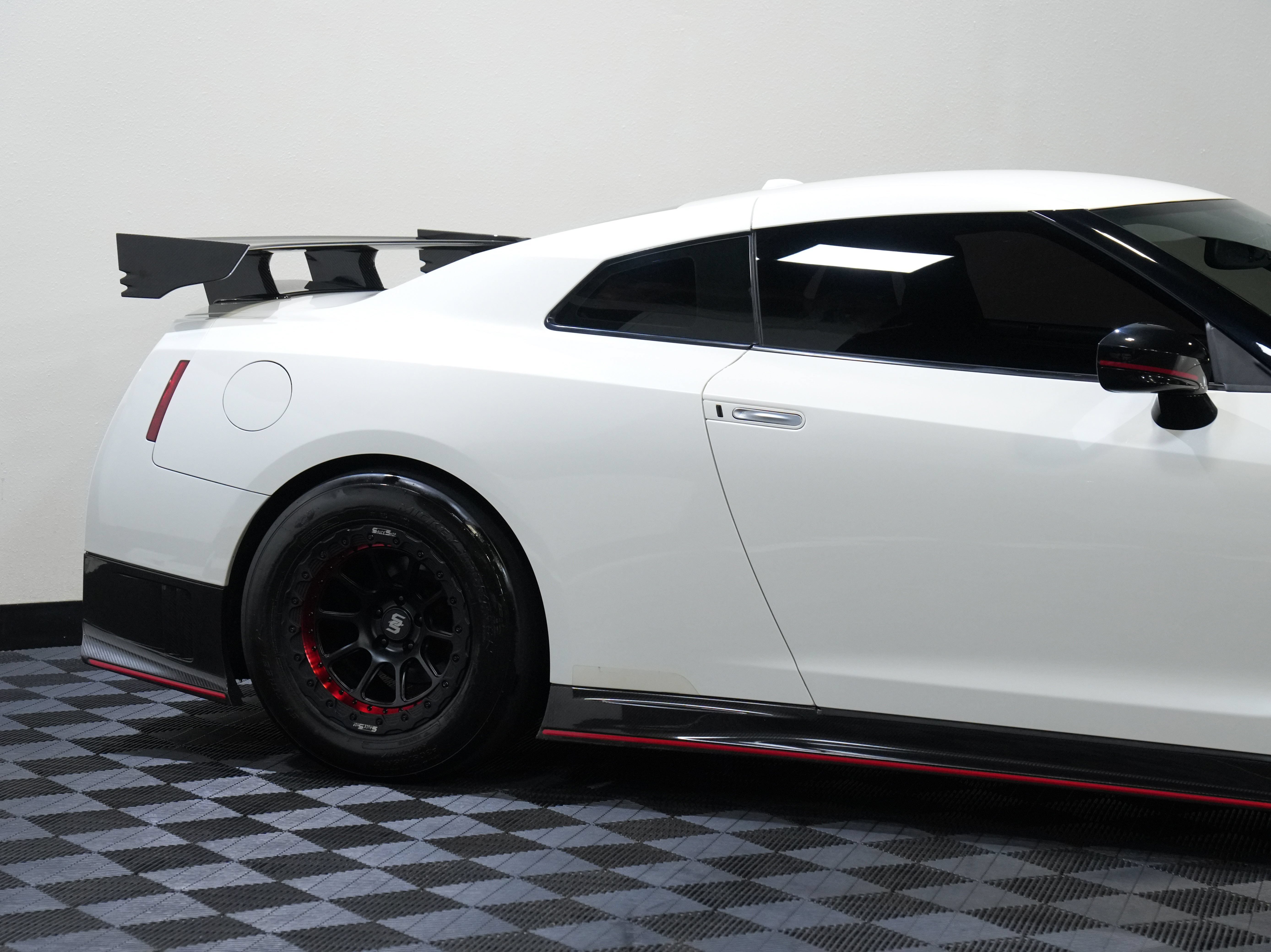 Used 2016 Nissan GT-R NISMO AWD/4WD image 13