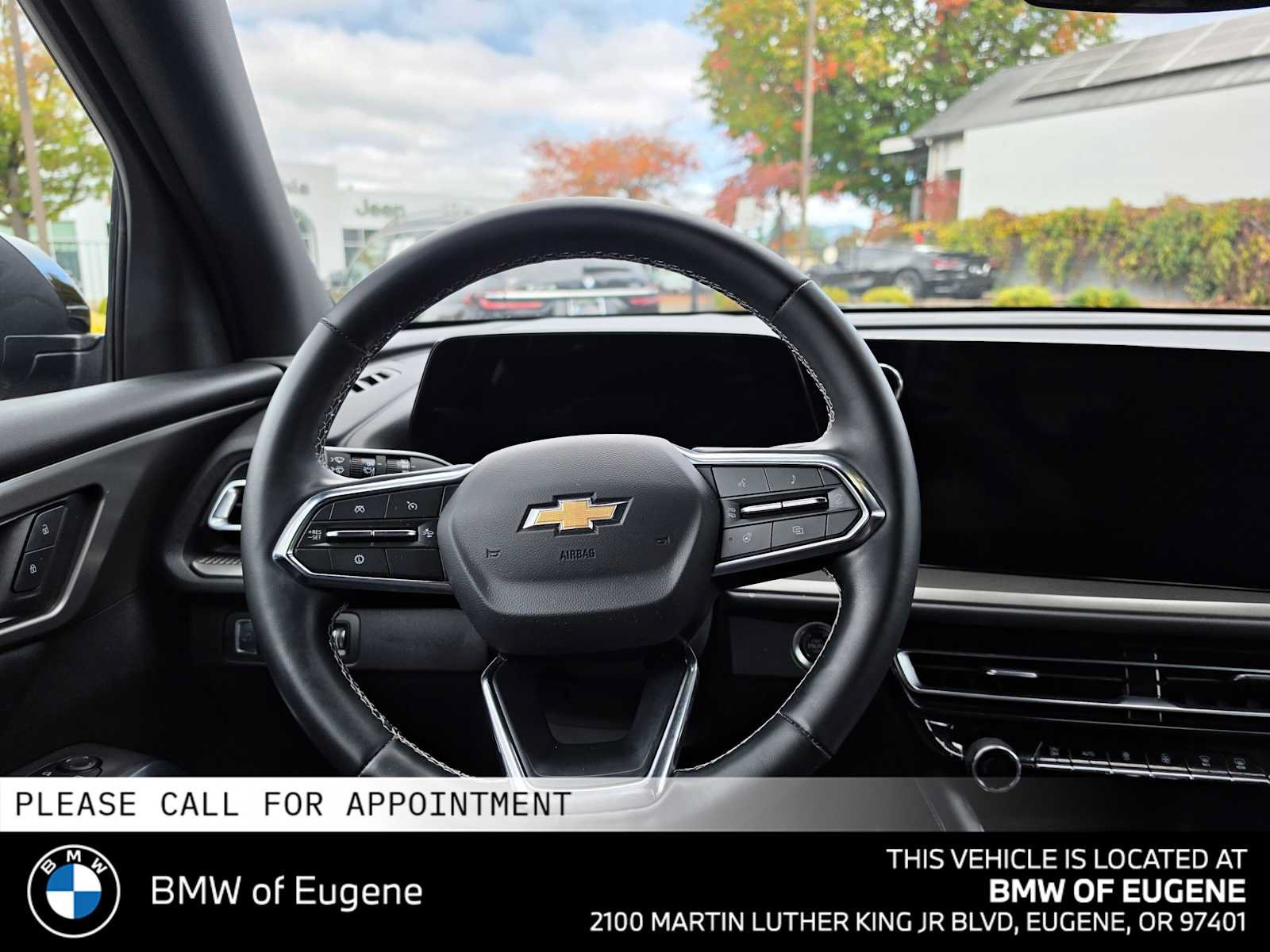 Used 2025 Chevrolet Traverse LT AWD/4WD image 21