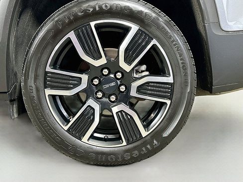 Used 2021 GMC Acadia SLE w/ Driver Convenience Package FWD image 32