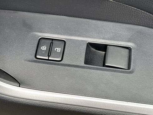 Used 2021 Toyota RAV4 LE AWD/4WD image 22