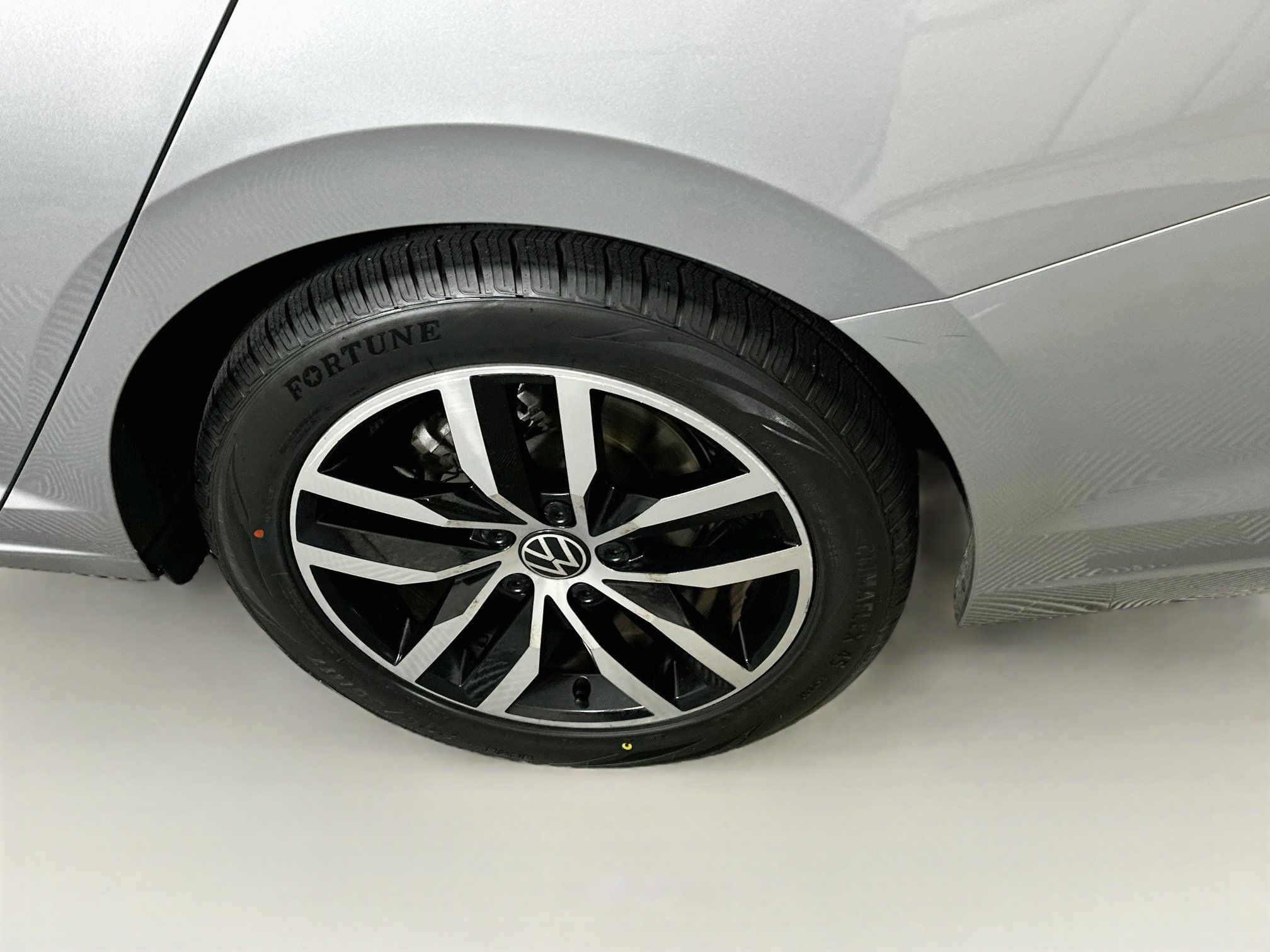Used 2025 Volkswagen Jetta SE FWD image 11